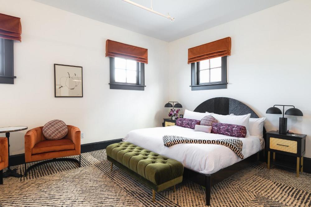Deluxe King Room interior