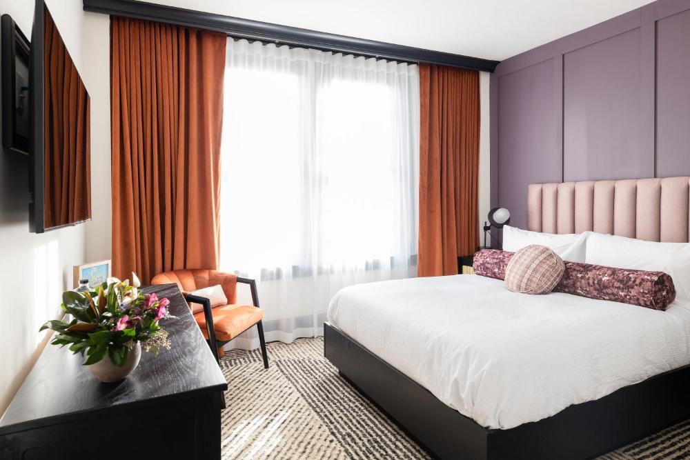 Standard Queen Room interior